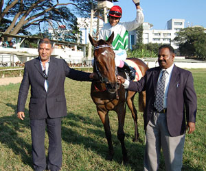 Trainer M P Mahaesh & Mr. Shivaji leading Systematic (Y S Srinath Up), winner of The Bangalore Oaks(Grade II)